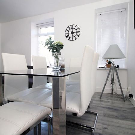 Ferienwohnung Executive Style 2 Bed Flat In Bridgend F2 Exterior foto